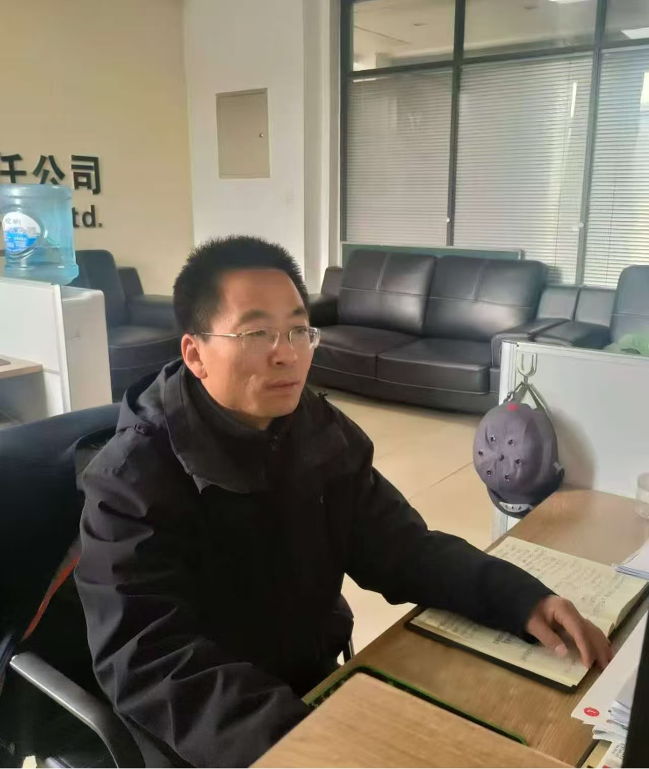 中共平?jīng)鍪谢A(chǔ)產(chǎn)業(yè)投資集團(tuán)有限公司委員會關(guān)于對2025年度“產(chǎn)投榜樣”進(jìn)行公示的公告(圖2)